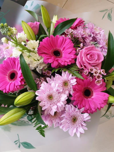 Daisy paw bouquet - Bouquet is for illustration purposes only, 