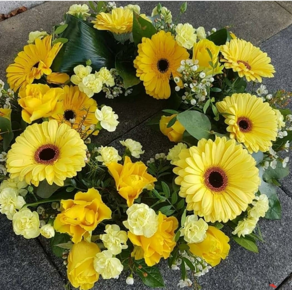 yellow wreath Product Image