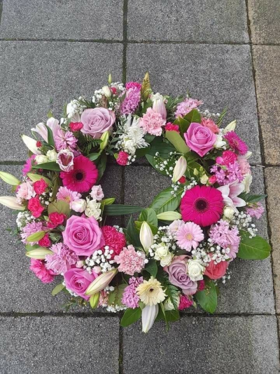 pink white wreath - a selection of pink/white flowers with foliage's
